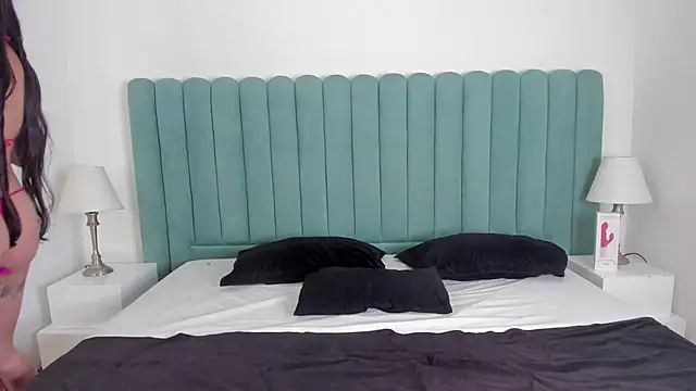 Snapshot of FrancescaSkuirt chatting on 11-12-25, 09:14 FrancescaSkuirt online show from 11-12-25, 09:14