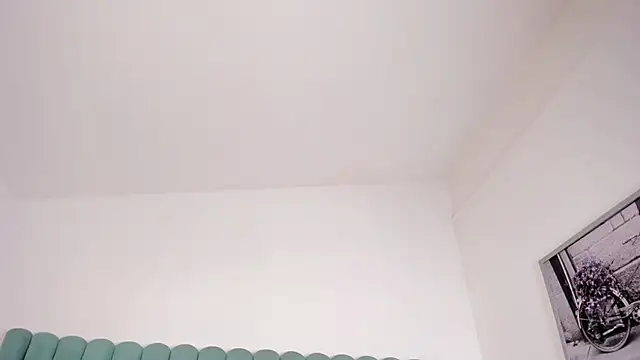 Snapshot of FrancescaSkuirt chatting on 12-19-25, 08:43 FrancescaSkuirt online show from 12-19-25, 08:43