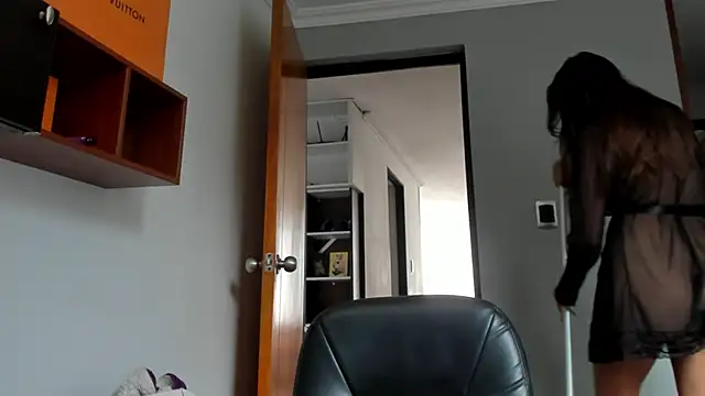 LilyGarcia online show from 06-09-26, 05:13