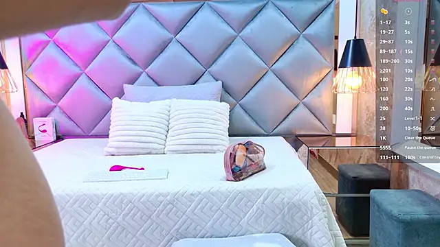 Snapshot of crystal_gilton chatting on 11-23-25, 07:13 crystal gilton online show from 11-23-25, 07:13