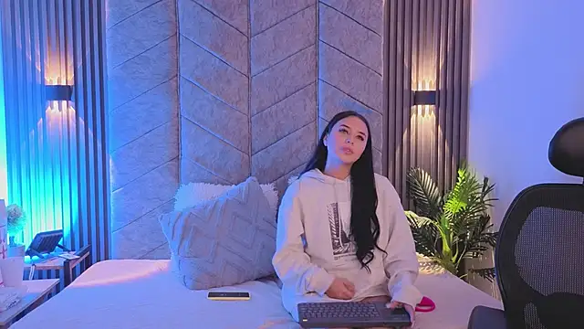 AuroraLanee  online show from 11-17-25, 08:31