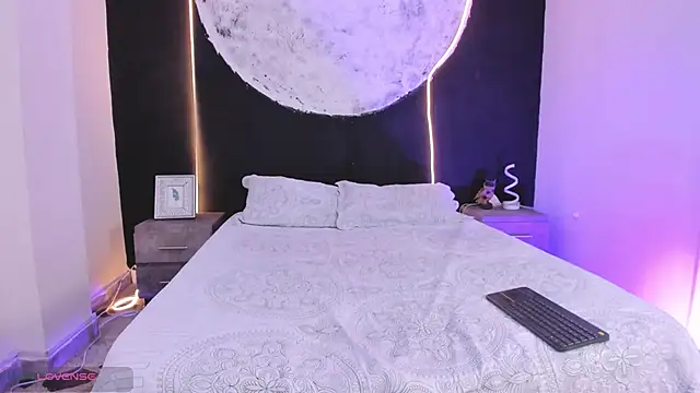 Snapshot of ZarinaWynne chatting on 11-17-25, 08:25 ZarinaWynne online show from 11-17-25, 08:25