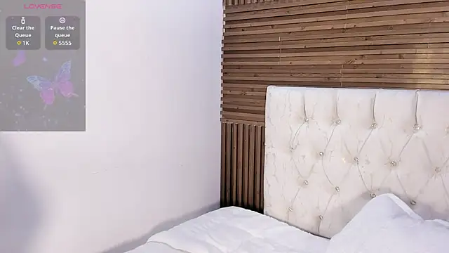 ZarinaWynne online show from 04-19-26, 06:10