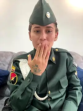 Miia Hoot online show from 11-23-25, 02:39