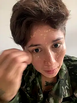 Miia Hoot online show from 11-25-25, 02:06