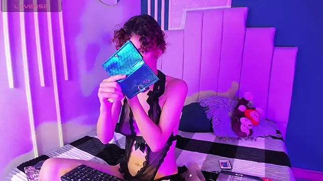 AliceMadnes online show from 11-27-25, 04:47