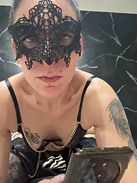 Snapshot of darkangel8672 chatting on 12-21-25, 04:14 darkangel8672 online show from 12-21-25, 04:14