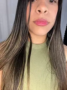 Snapshot of Lys_rose chatting on 11-18-25, 06:29 Lys rose online show from 11-18-25, 06:29