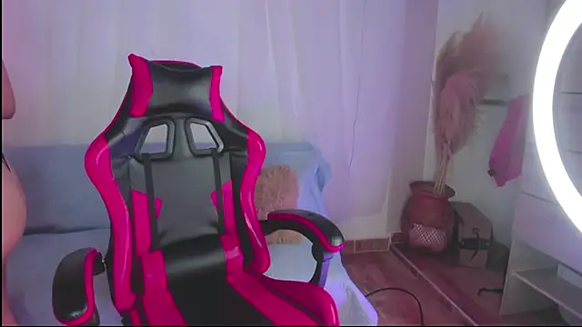 Snapshot of Cherry_Honey_ chatting on 11-17-25, 02:50 Cherry Honey online show from 11-17-25, 02:50