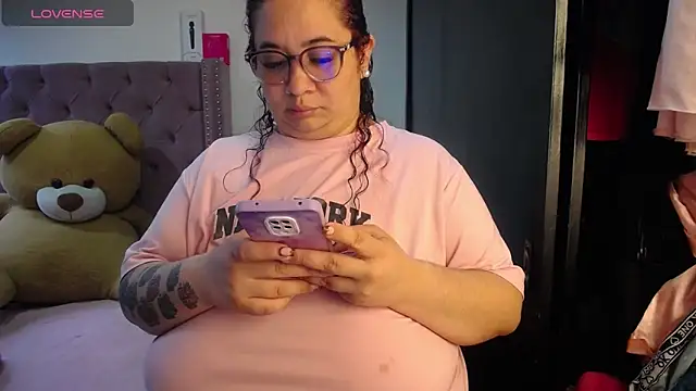 Snapshot of kattybbwbigboobs_ chatting on 06-08-26, 08:31 kattybbwbigboobs online show from 06-08-26, 08:31