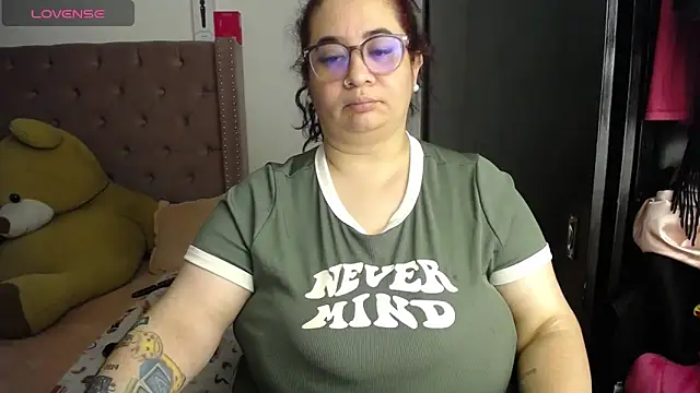 Snapshot of kattybbwbigboobs_ chatting on 06-10-26, 05:39 kattybbwbigboobs online show from 06-10-26, 05:39
