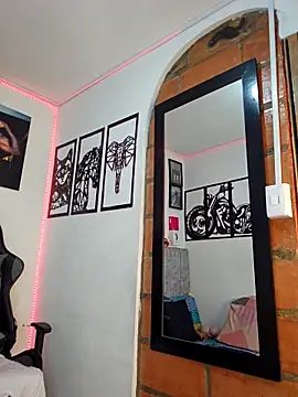 Snapshot of MIKE_KILIANjs chatting on 12-18-25, 02:23 MIKE KILIANjs online show from 12-18-25, 02:23