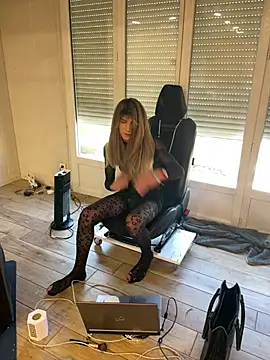 samia42 online show from 04-15-26, 08:10