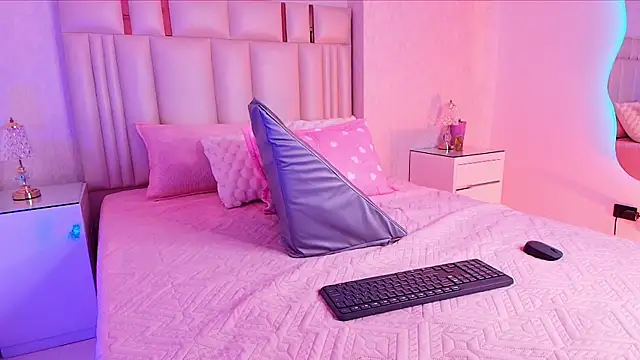 alanarose18 online show from 11-20-25, 07:13