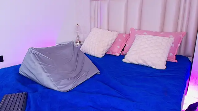 alanarose18 online show from 03-25-26, 07:31