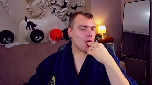 Snapshot of ArchieHolmes chatting on 11-09-25, 04:00 ArchieHolmes online show from 11-09-25, 04:00