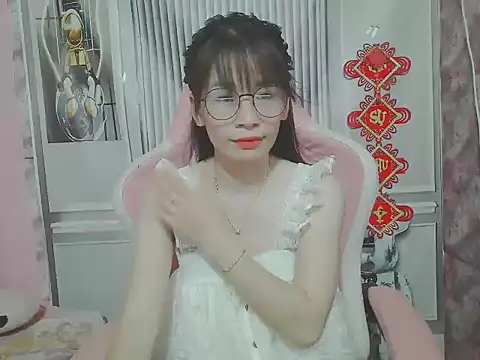 Snapshot of Ella039 chatting on 05-22-26, 03:39 Ella039 online show from 05-22-26, 03:39
