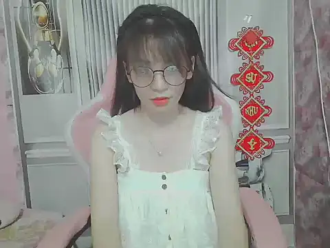 Snapshot of Ella039 chatting on 05-23-26, 03:45 Ella039 online show from 05-23-26, 03:45