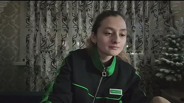 Snapshot of SweetLiaison chatting on 12-21-25, 06:37 SweetLiaison online show from 12-21-25, 06:37