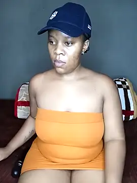 Snapshot of Emmylove-xr25 chatting on 11-28-25, 04:59 Emmylove-xr25 online show from 11-28-25, 04:59