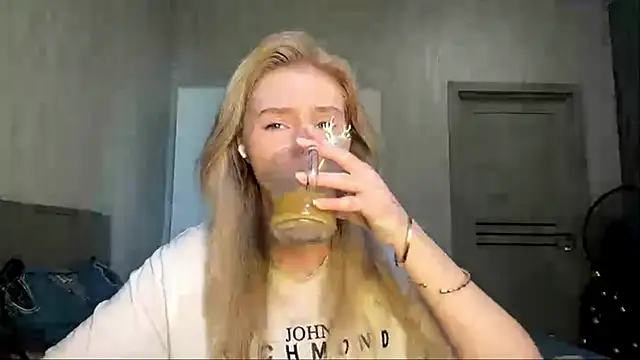 MoonlitCrystalia online show from 06-30-26, 11:22