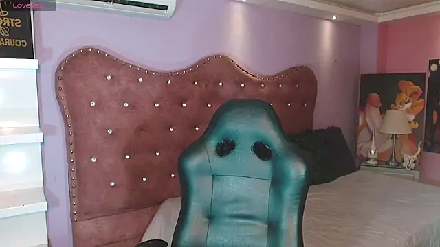 Snapshot of AnnaRouseQueen chatting on 11-28-25, 03:53 AnnaRouseQueen online show from 11-28-25, 03:53