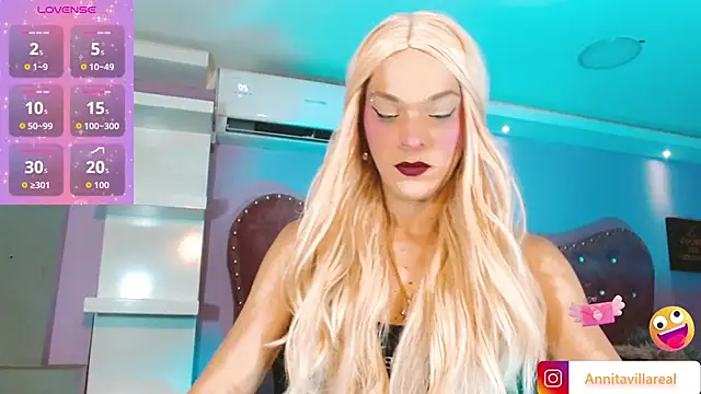 Snapshot of AnnaRouseQueen chatting on 12-15-25, 03:55 AnnaRouseQueen online show from 12-15-25, 03:55