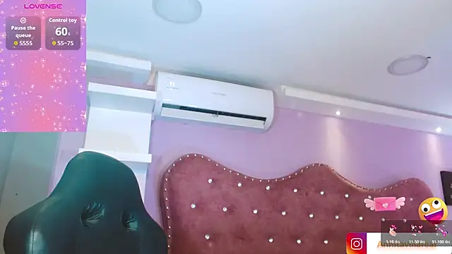 Snapshot of AnnaRouseQueen chatting on 12-17-25, 04:07 AnnaRouseQueen online show from 12-17-25, 04:07