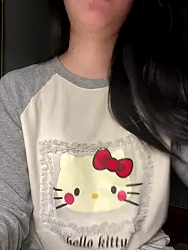 Snapshot of Lynn-122 chatting on 11-21-25, 12:21 Lynn-122 online show from 11-21-25, 12:21