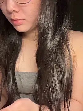 Snapshot of Lynn-122 chatting on 11-22-25, 04:28 Lynn-122 online show from 11-22-25, 04:28