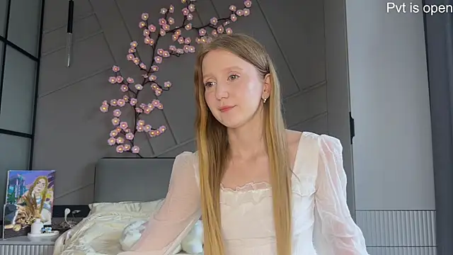 MiraJuicyJune online show from 05-29-26, 04:32