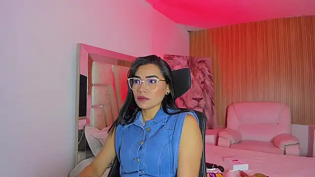 katemooss  online show from 11-22-25, 12:26