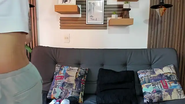 Snapshot of Melany_27 chatting on 11-11-25, 02:28 Melany 27 online show from 11-11-25, 02:28