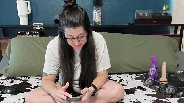 Snapshot of Sammie_Ray chatting on 05-04-26, 02:46 Sammie Ray online show from 05-04-26, 02:46