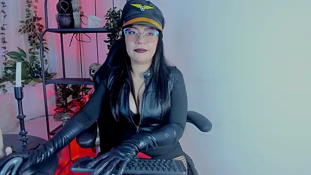 Halley Ravenn online show from 05-15-26, 09:22