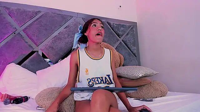 luciagray1 online show from 12-03-25, 12:40