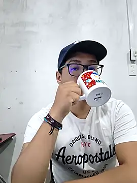 Snapshot of MiltonCede chatting on 11-08-25, 02:50 MiltonCede online show from 11-08-25, 02:50