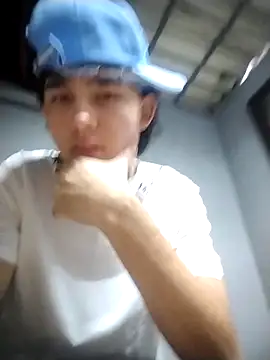 Snapshot of tom_hot20 chatting on 11-13-25, 08:52 tom hot20 online show from 11-13-25, 08:52