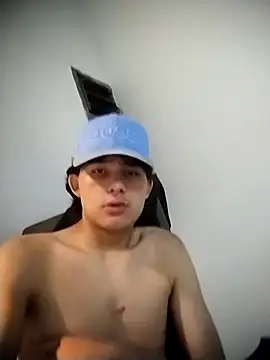 Snapshot of tom_hot20 chatting on 11-16-25, 06:19 tom hot20 online show from 11-16-25, 06:19