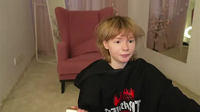 Snapshot of miccka__ chatting on 11-09-25, 10:35 miccka online show from 11-09-25, 10:35