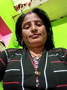 Snapshot of Quin_love143 chatting on 11-15-25, 11:10 Quin love143 online show from 11-15-25, 11:10