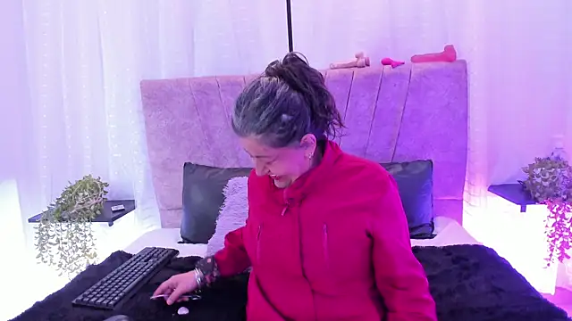 Victoriaa Anderson online show from 04-24-26, 01:57