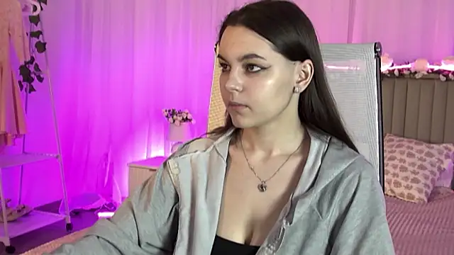 FrancescaCavaliere online show from 04-22-26, 07:22