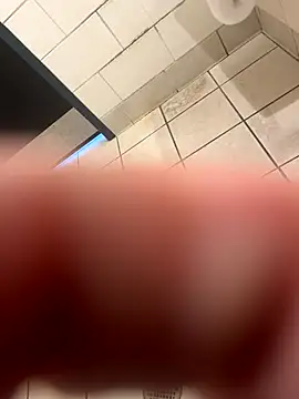 Snapshot of lloway2 chatting on 11-08-25, 11:03 lloway2 online show from 11-08-25, 11:03