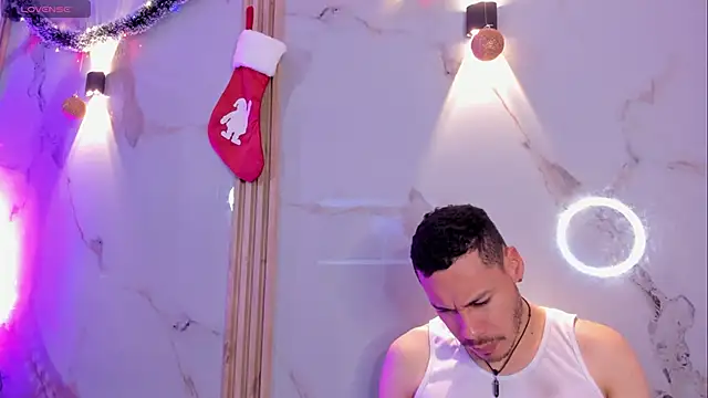 Aron and molly online show from 12-20-25, 12:12