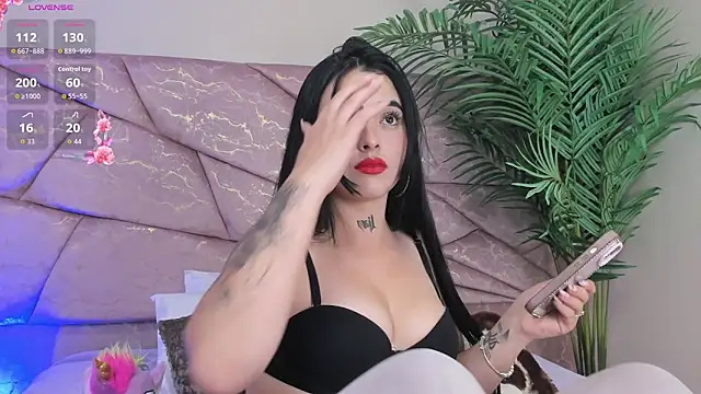 Snapshot of _Naomi_Fox_ chatting on 12-16-25, 03:44 Naomi Fox online show from 12-16-25, 03:44