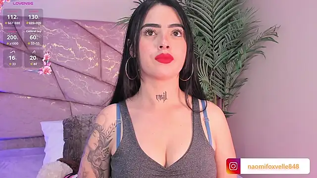 Snapshot of _Naomi_Fox_ chatting on 12-17-25, 04:51 Naomi Fox online show from 12-17-25, 04:51
