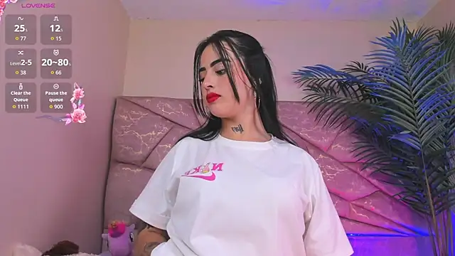 Snapshot of _Naomi_Fox_ chatting on 12-20-25, 04:52 Naomi Fox online show from 12-20-25, 04:52