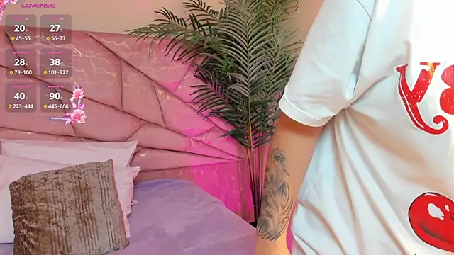 Snapshot of _Naomi_Fox_ chatting on 01-07-26, 05:54 Naomi Fox online show from 01-07-26, 05:54