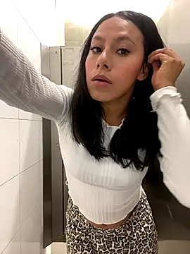 Katherinm online show from 11-22-25, 07:13